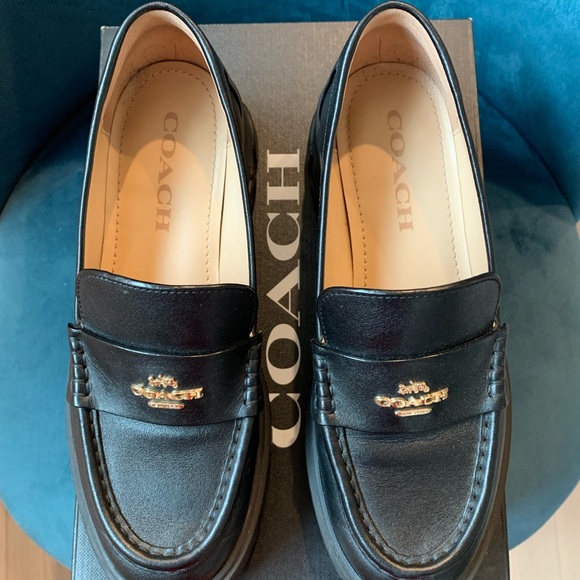 Coach Black Leather Women’s Slip-On Loafers, size 5,5. Was $400 - Picture 2 of 8